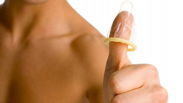 Prezervativi në gisht dhe zmadhimi i penisit të adoleshentëve